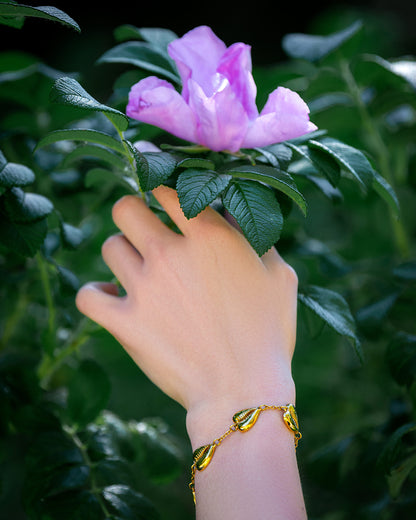 Vxycrown Heart-Shaped Cowrie Bracelet